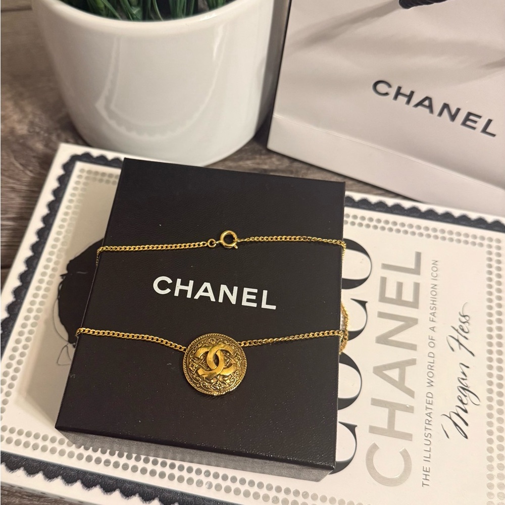 CHANEL Gold Necklace with Logo Pendant - Picture 3 of 11